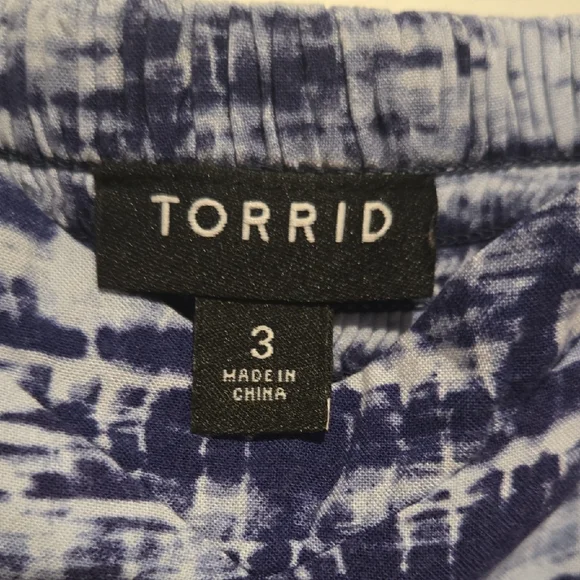 Torrid Navy and White Hi-Low Tie-Dye Top - Picture 2 of 3